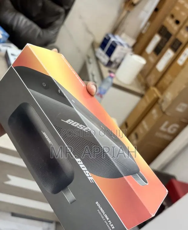 Sleek Classic Bose Soundlink Flex Wireless Bluetooth Speaker · Photo 1