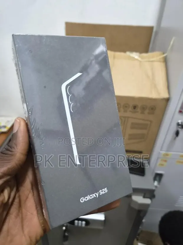 New Samsung Galaxy S25 256 GB Black · Photo 1