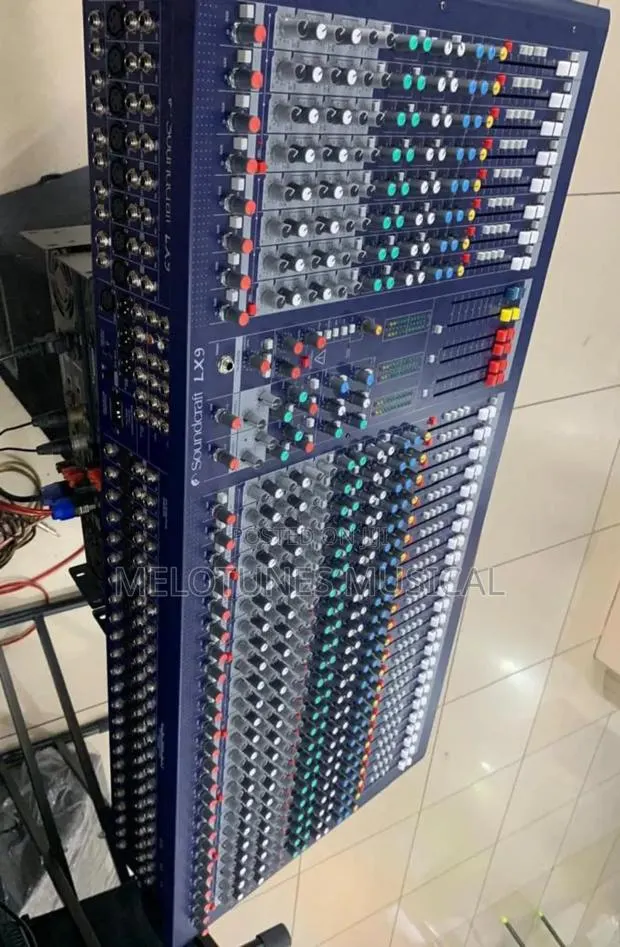Soundcraft Lx9 32channel Professional Audio Mixer. · Photo 1