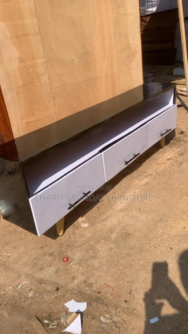 Six Feet TV Cabinet · Photo 1