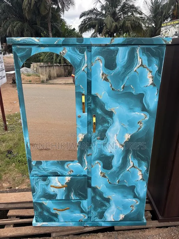 Blurred Wadrobe (Cash on Delivery) · Photo 1