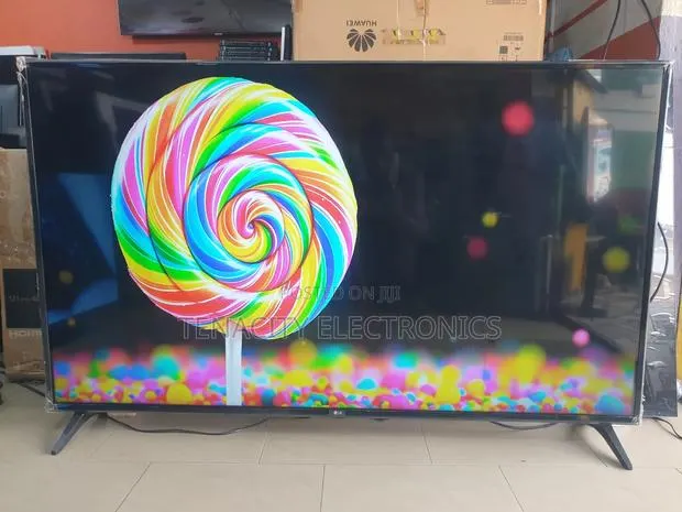 65"Lg Uhd HDR Smart Satellite Tv · Photo 1