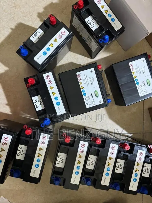 Range Rover Auxiliary Battery · Photo 1
