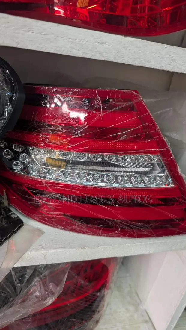 Mercedes C300 Tail Light · Photo 1