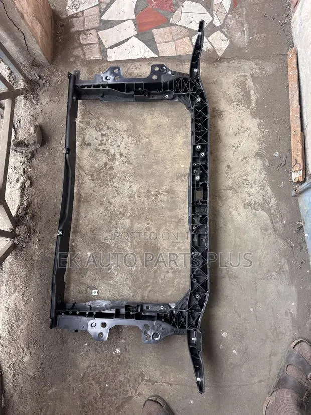 Hyundai Elantra Radiator Support 2016 2017 2018 · Photo 1