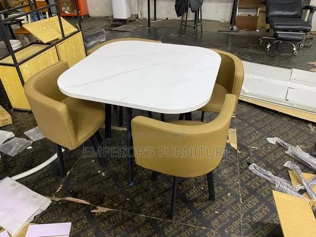 Modern Dining Set With Glossy Wooden-Top · Photo 1