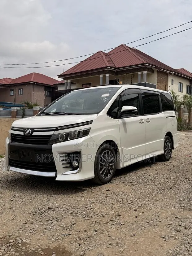 Toyota Voxy ZS Kirameki 2WD 8-Seater 2015 White