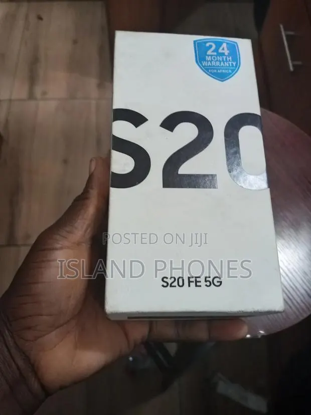 New Samsung Galaxy S20 FE 128 GB Blue · Photo 1