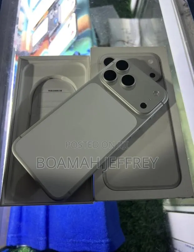 Apple iPhone 17 Pro Max 512 GB Silver · Photo 1