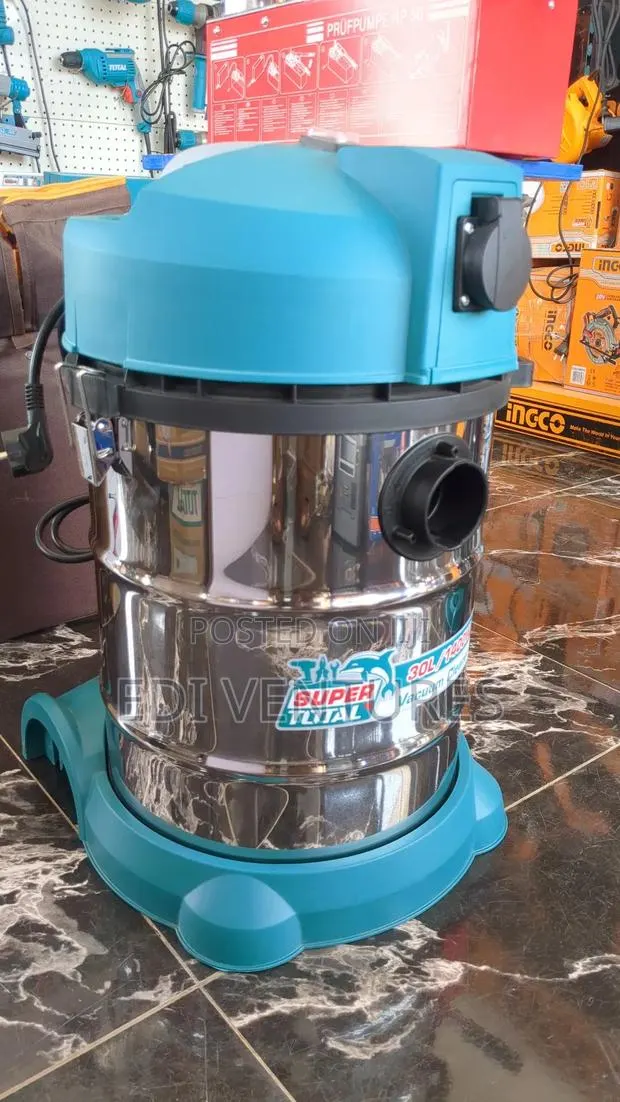 Total 30 Litres Vacuum Cleaner · Photo 1