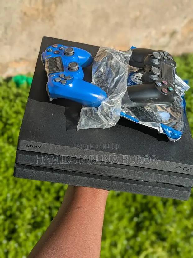 Uk Used PS4 Pro Jailbreak With Many Games (Two Controllers )
