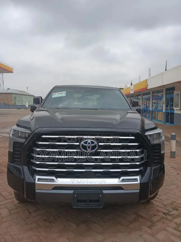 Toyota Tundra SR5 2022 Black · Photo 1
