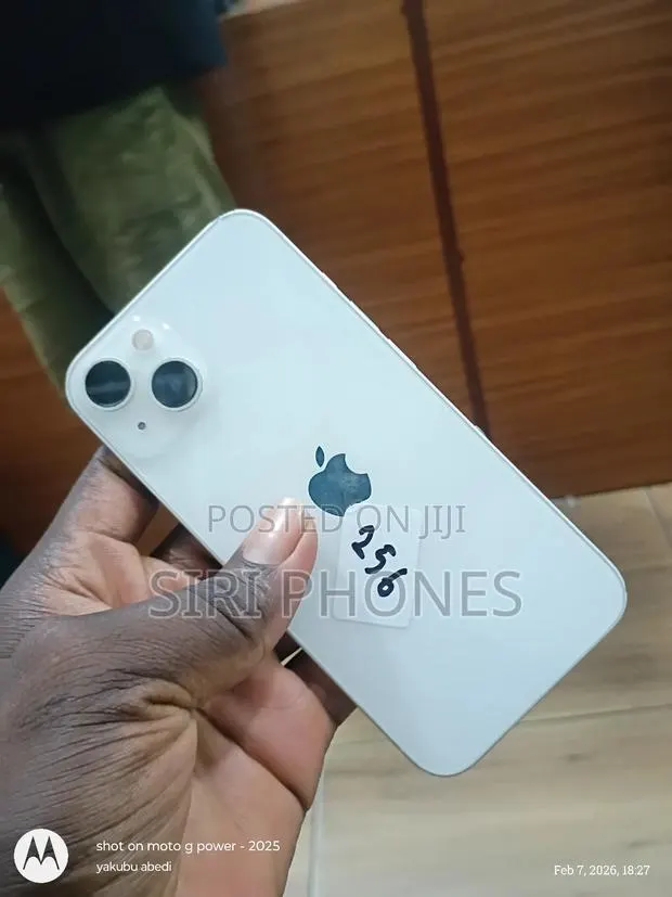 Apple iPhone 13 256 GB White · Photo 1