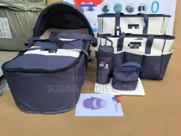 Chicco Travel /Carry Cot and Mommy Bags · Photo 1