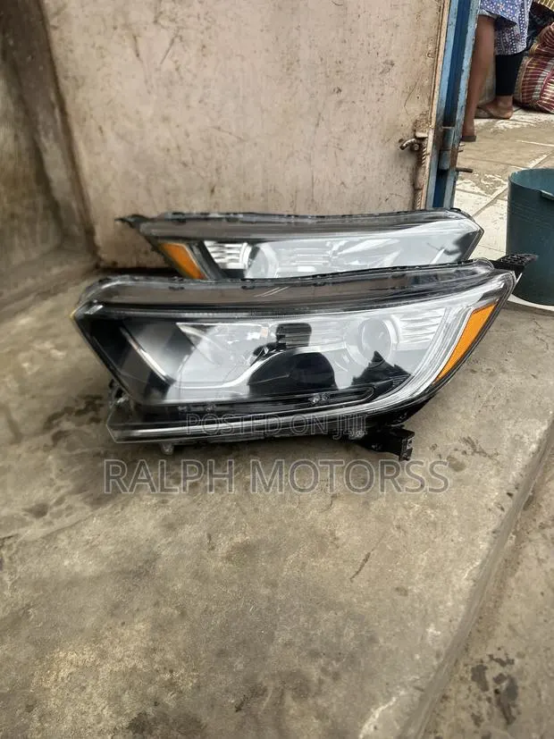 Honda CRV 2020 Headlight Pair · Photo 1