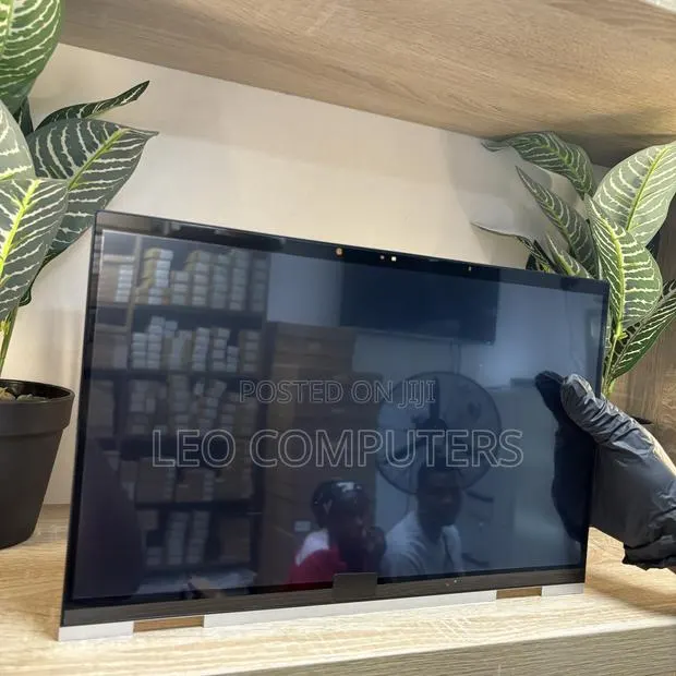 HP Envy X360 15-Ew Screen · Photo 1