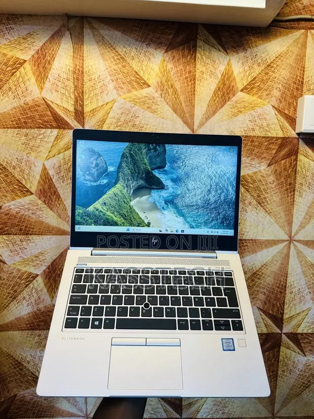 Laptop HP EliteBook 830 G6 8GB Intel Core I5 SSD 256GB · Photo 1