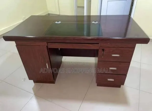 Executive 1.4m Office Desk · Photo 1