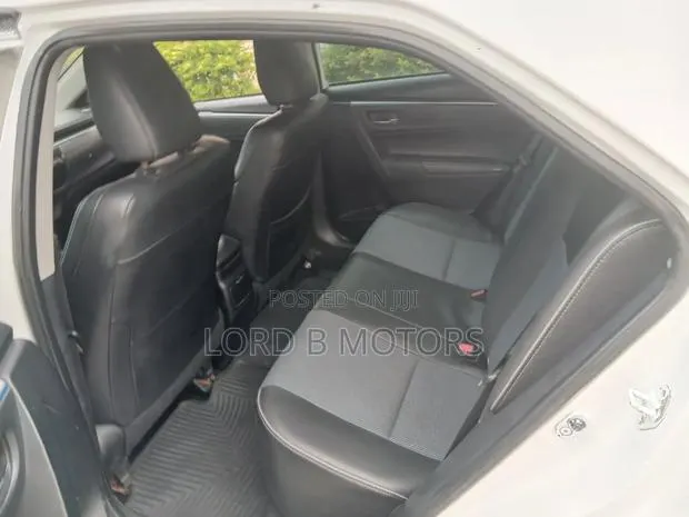 Toyota Corolla 2015 White · Photo 1