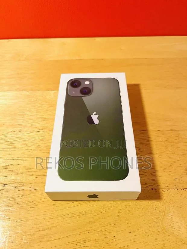 New Apple iPhone 13 256 GB Green · Photo 1