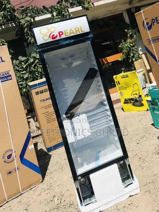 Neatly Sealed Pearl PVC-316 238 Liter Glass Display · Photo 1