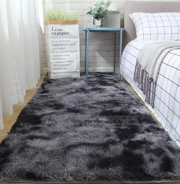 Center Carpet · Photo 1