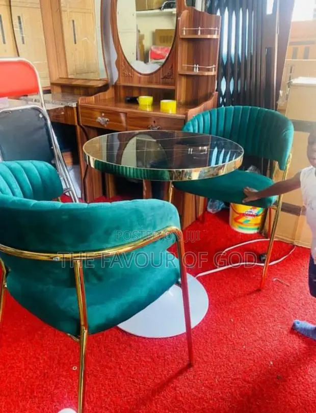 Nice Looking 2seater Dinning · Photo 1