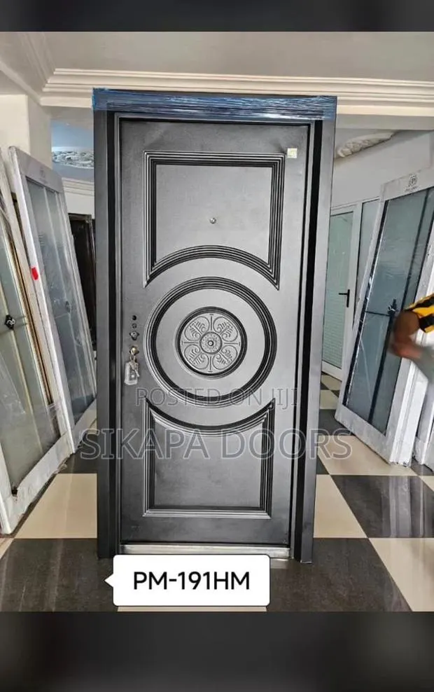 Smooth Quality Door · Photo 1