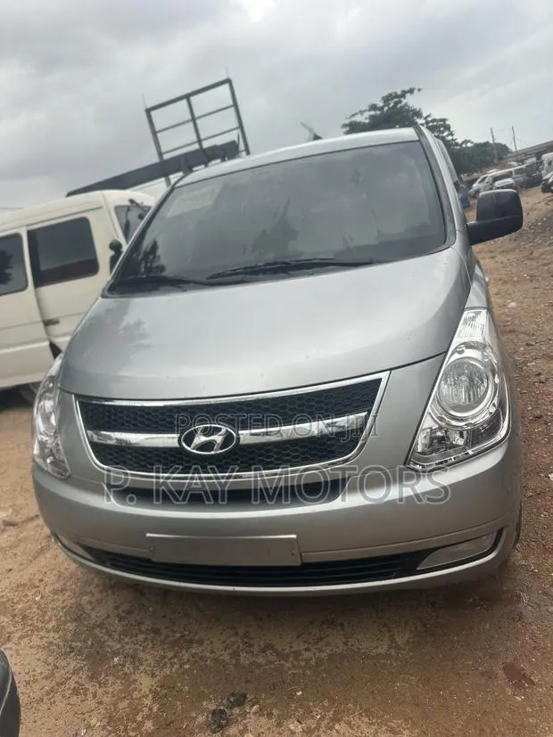 Hyundai Starex 2015 Grey · Photo 1