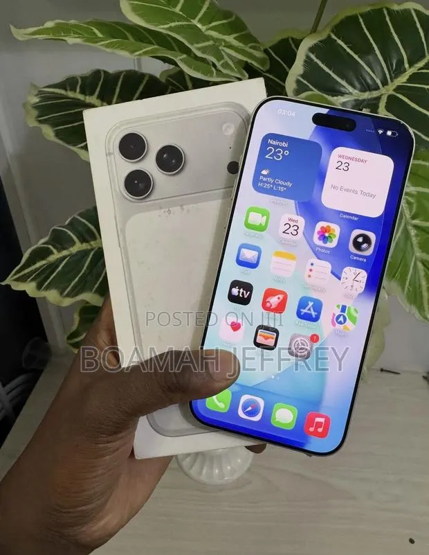 Apple iPhone 17 Pro Max 512 GB Silver · Photo 1