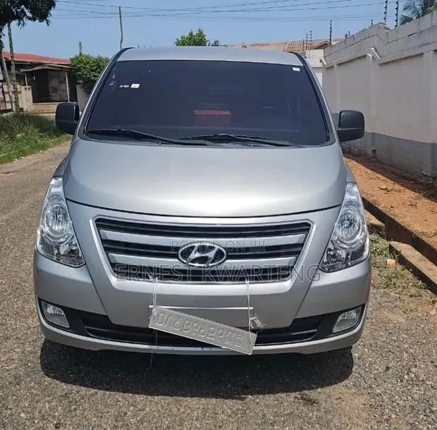 Hyundai Starex 2018 Grey · Photo 1