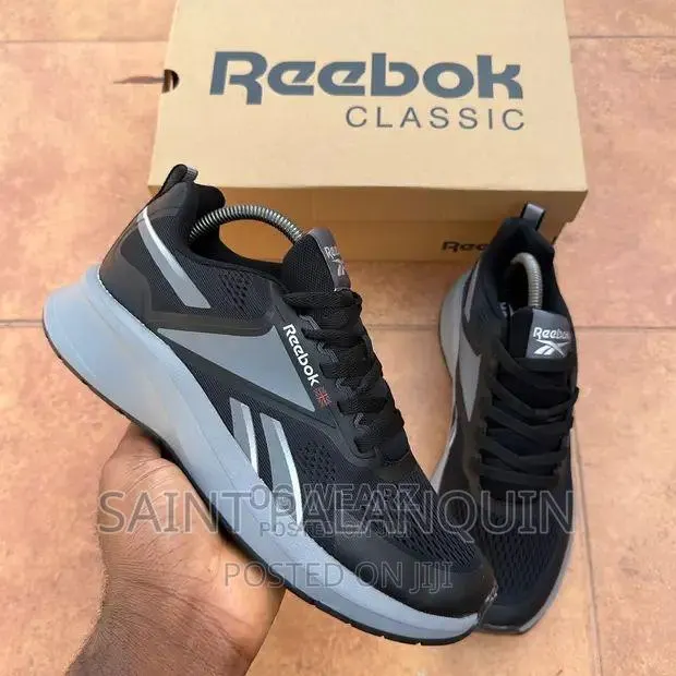 Reebok Sneakers · Photo 1