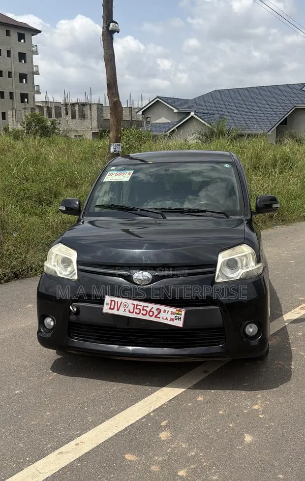 Toyota Sienta 2013 Black · Photo 1