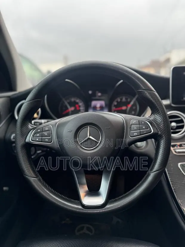 Mercedes-Benz C300 Luxury Sedan RWD (2.0L 4cyl 7A) 2016 White · Photo 1