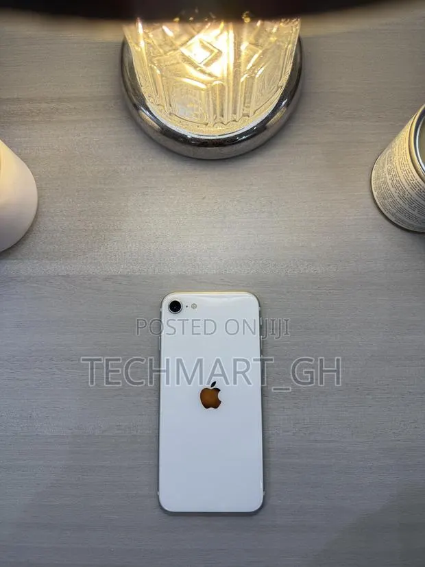 Apple iPhone SE (2020) 64 GB White · Photo 1