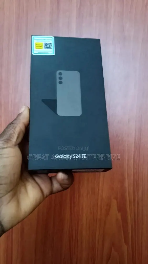 New Samsung Galaxy S24 FE 128 GB Black · Photo 1