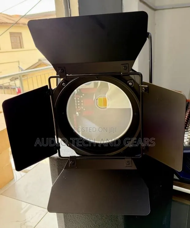 Prolumen 200 Watts COB Fresnel Light · Photo 1