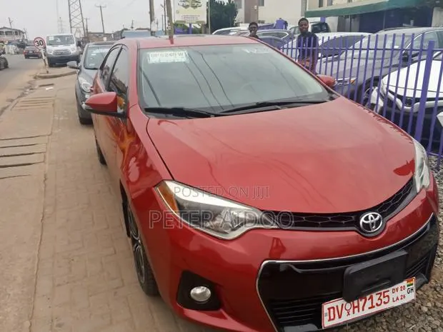 Toyota Corolla 2015 Red · Photo 1