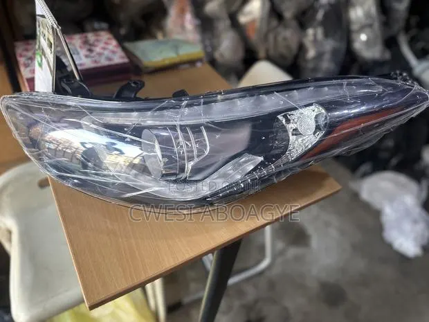 Hyundai Elantra Headlight 2012-2016 LED · Photo 1