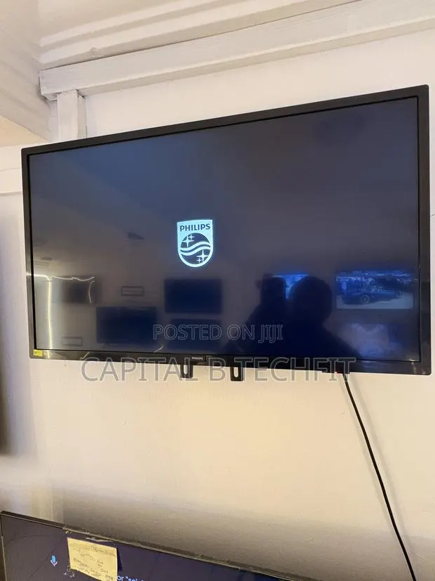 32inches Full Digital Satellite Android UHD HDR Smart Phillps TV · Photo 1