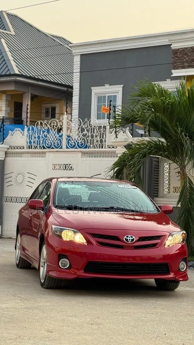 Toyota Corolla 2013 Red · Photo 1