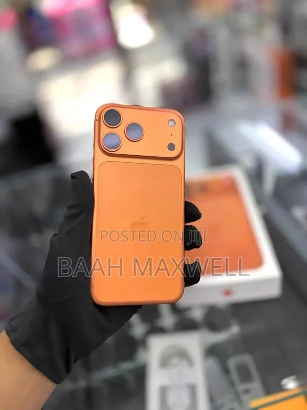 Apple iPhone 17 Pro Max 512 GB Orange · Photo 1