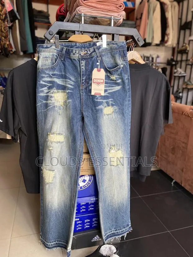 Trendy Ripped & Repaired Men's Denim Jeans · Photo 1