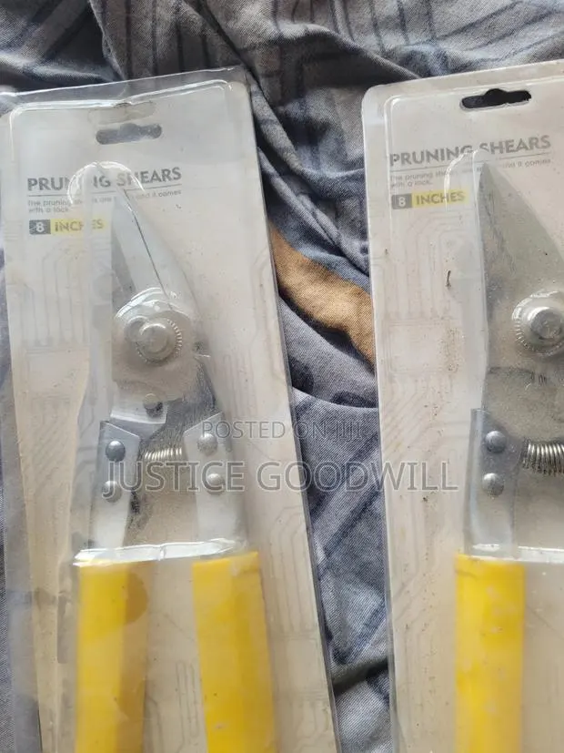 Garden Clippers · Photo 1