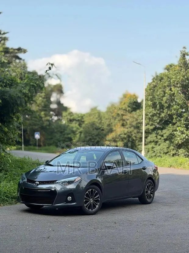 Toyota Corolla S 4dr Sedan (1.8L 4cyl CVT) 2016 Gray · Photo 1