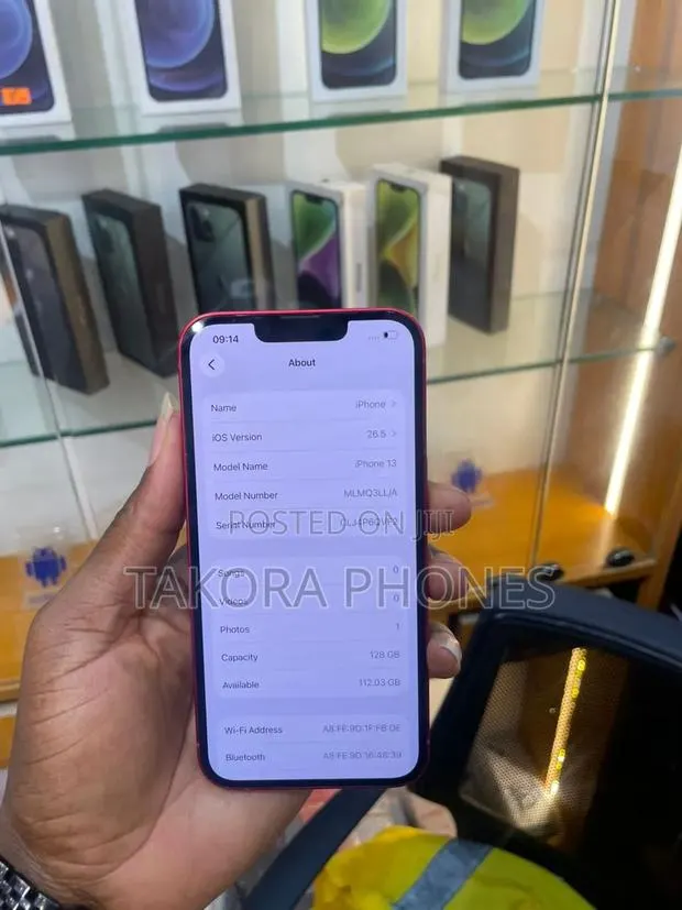 Apple iPhone 13 128 GB Red · Photo 1