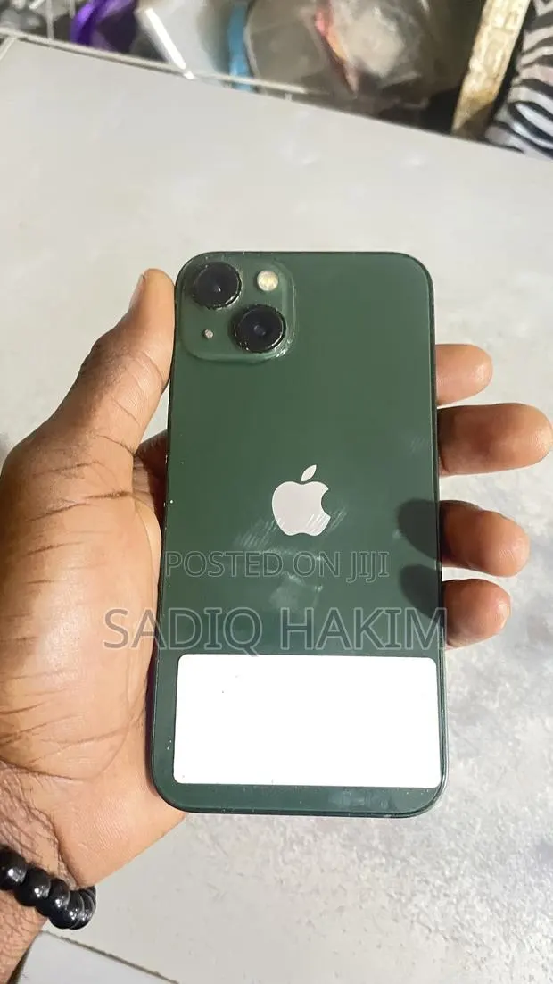 Apple iPhone 13 128 GB Green · Photo 1