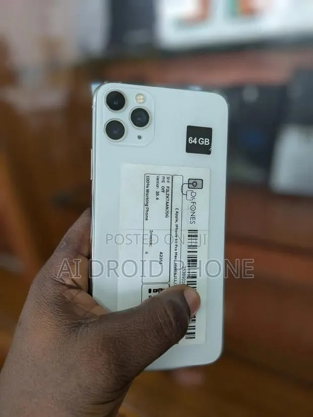 Apple iPhone 11 Pro Max 256 GB White · Photo 1