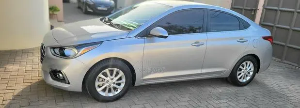 Hyundai Accent SEL 2019 Silver · Photo 1