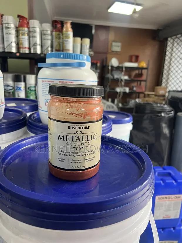 R Rust-Oleum Metallic Accents Water-Based Decorative Paint · Photo 1